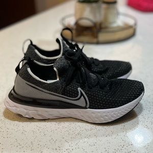 Nike womens infinity run react flyknit